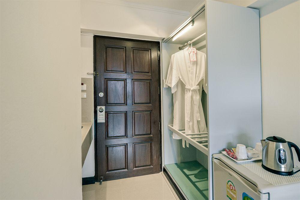 A-2 House Hostel Bangkok Buitenkant foto