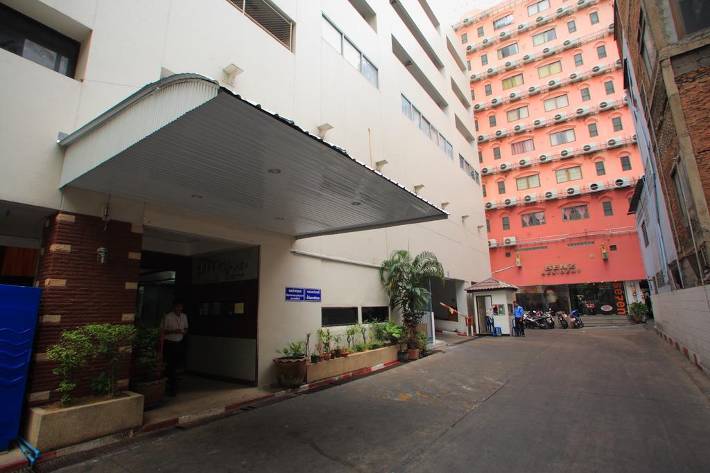 A-2 House Hostel Bangkok Buitenkant foto